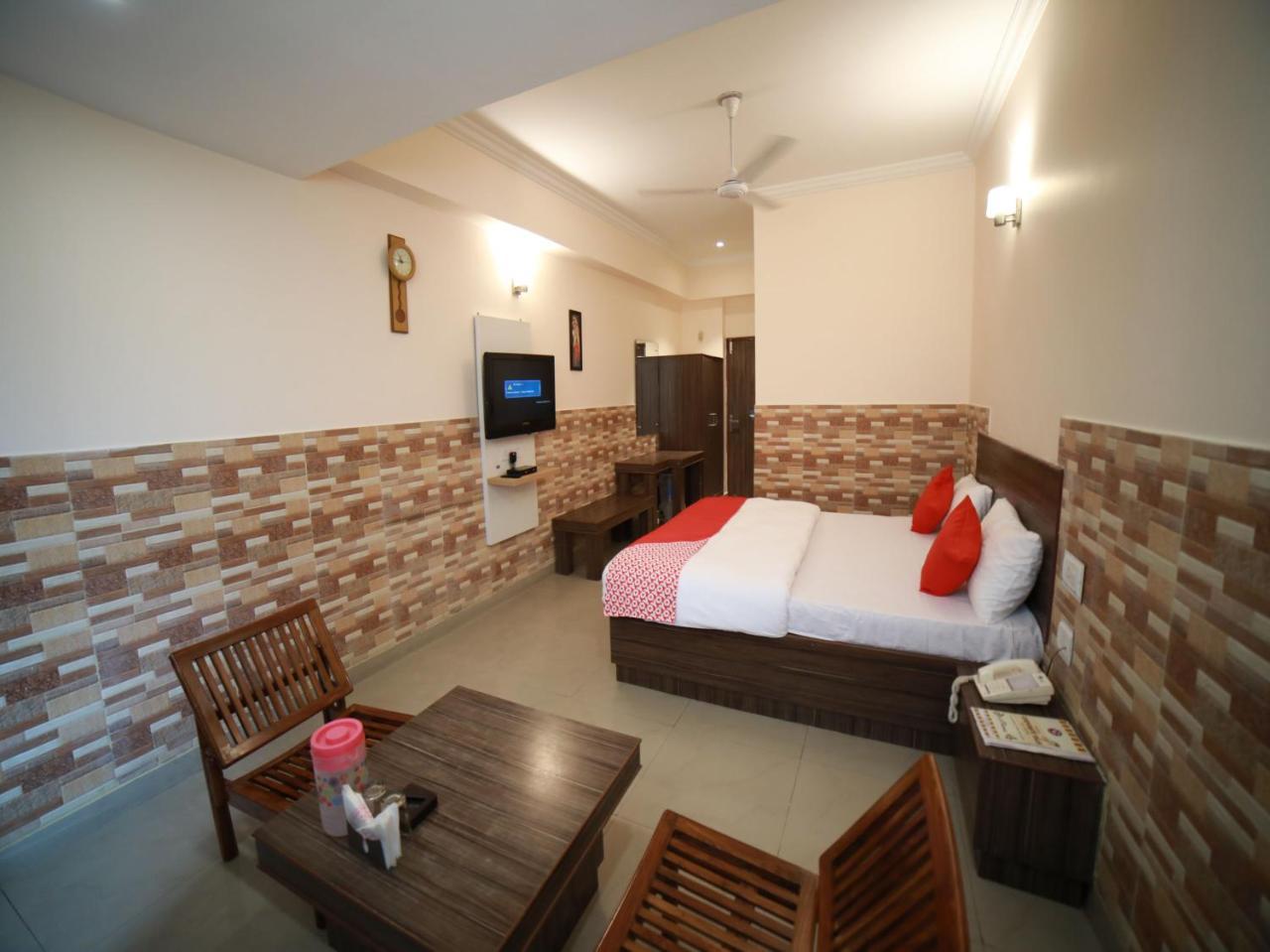 Oyo 15561 Corporate Villa Dzsammu Kültér fotó